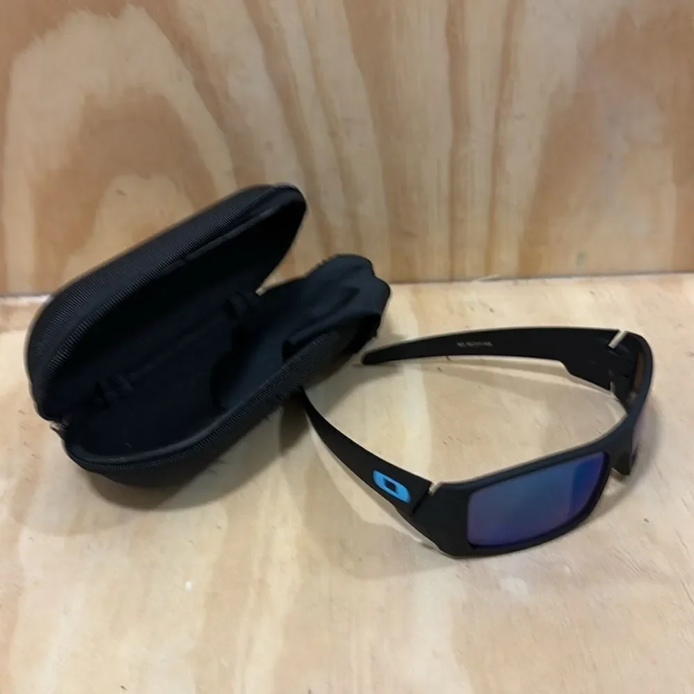 Oakley Men's Gascan Sunglasses Brand New with Case.